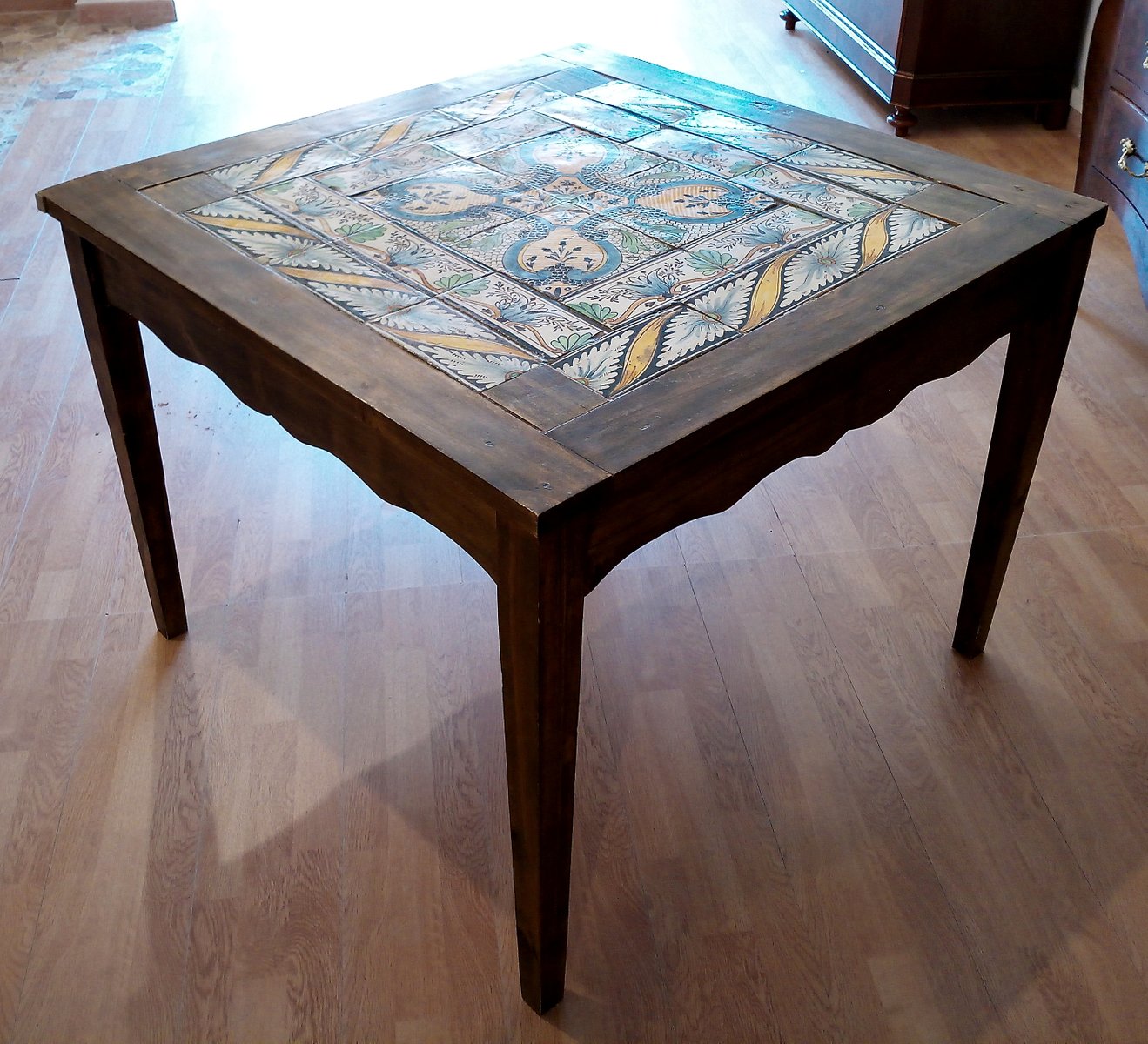 Antiker gefliester Esstisch, 1700er bei Pamono kaufen