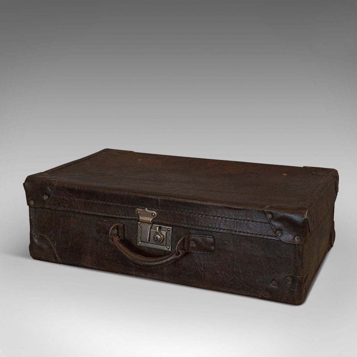 1920/'s Travel suitcase