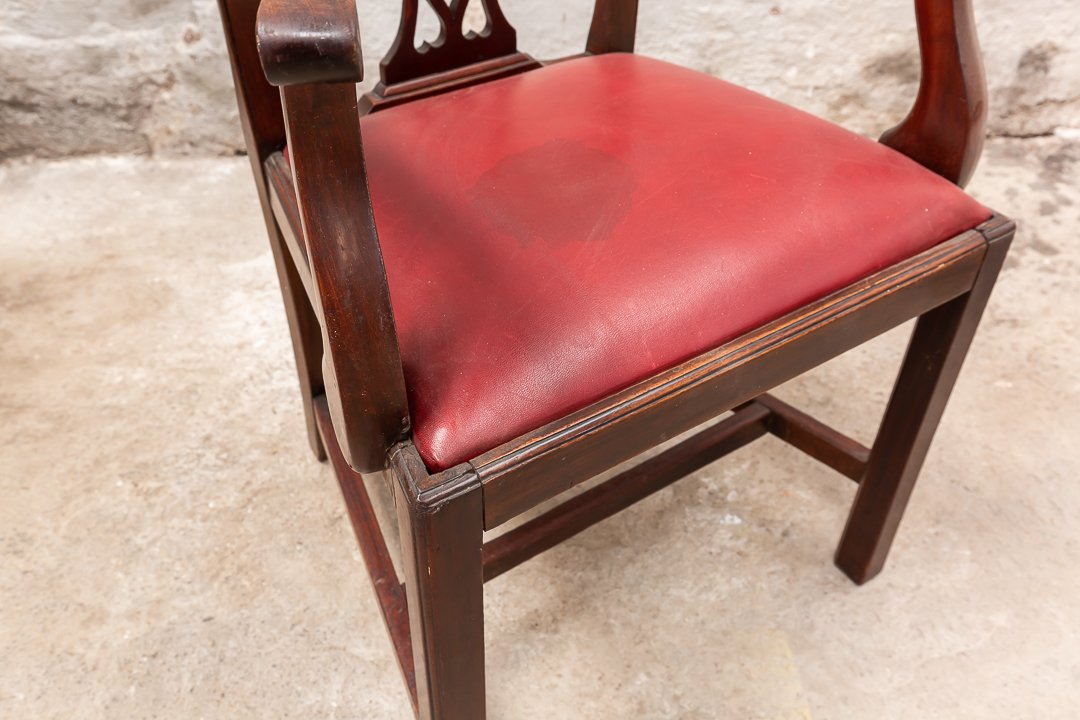 Antike Esszimmerstühle aus Mahagoni und Leder von Thomas Chippendale