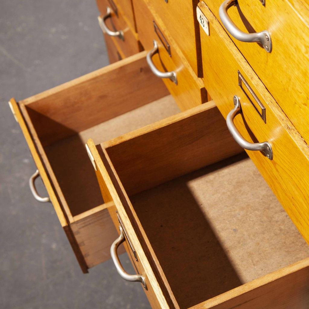 Apotheker Schubladenschrank aus Eiche, Frankreich, 1950er bei Pamono kaufen