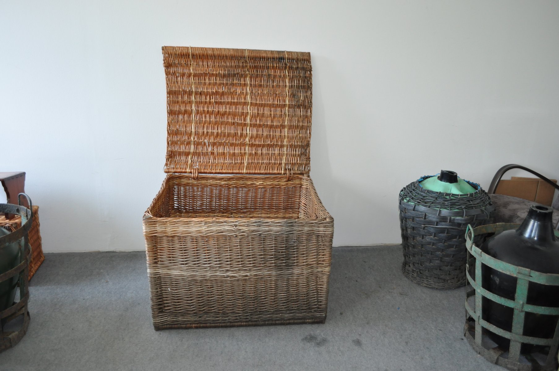 Large Vintage Basket with Lid, 1940s for sale at Pamono