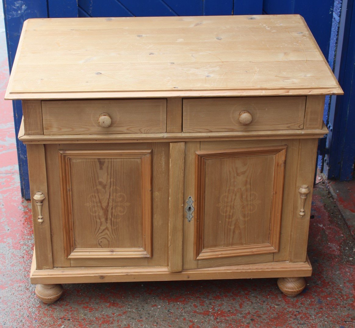 Kleiner Country Schrank aus Kiefernholz mit 2 Schubladen, 1940er bei