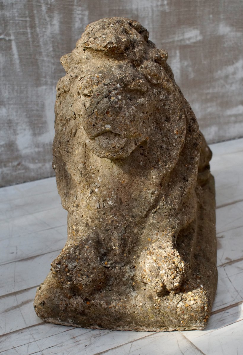 Antike Stein Liegende Löwen Garten Statuen, 2er Set bei Pamono kaufen