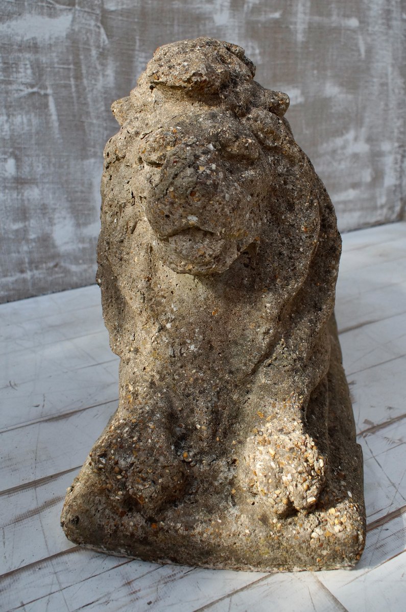 Antike Stein Liegende Löwen Garten Statuen, 2er Set bei Pamono kaufen