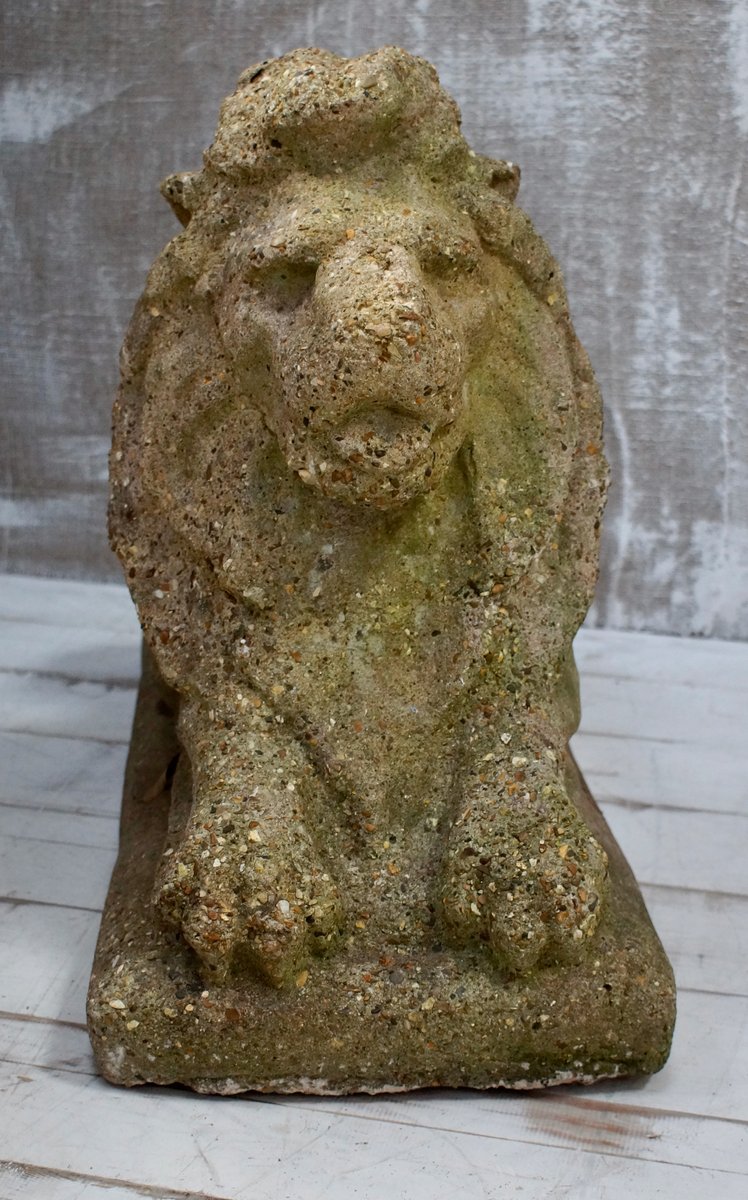 Antike Stein Liegende Löwen Garten Statuen, 2er Set bei Pamono kaufen