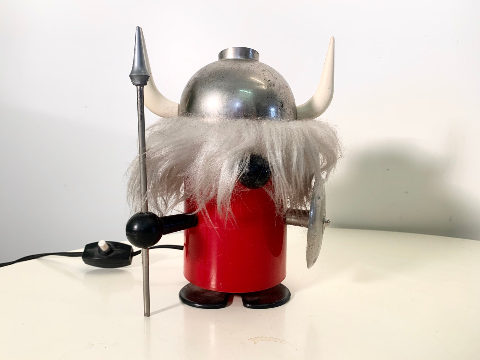 MidCentury Italian Viking Table Lamp for sale at Pamono