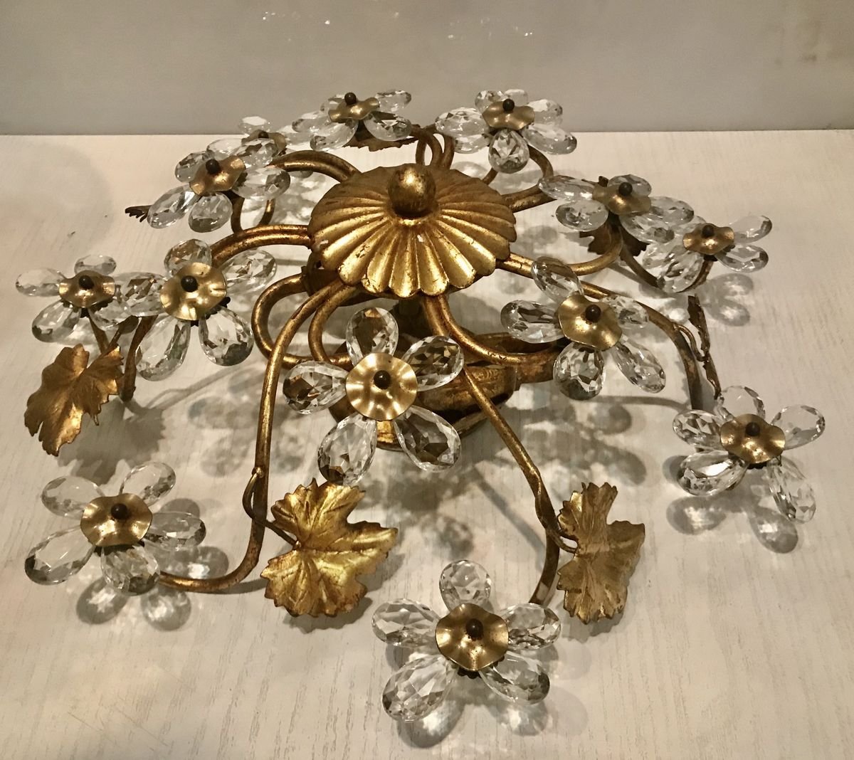 Vergoldete Vintage Kristallglas Blumen Deckenlampe, 1960er bei Pamono