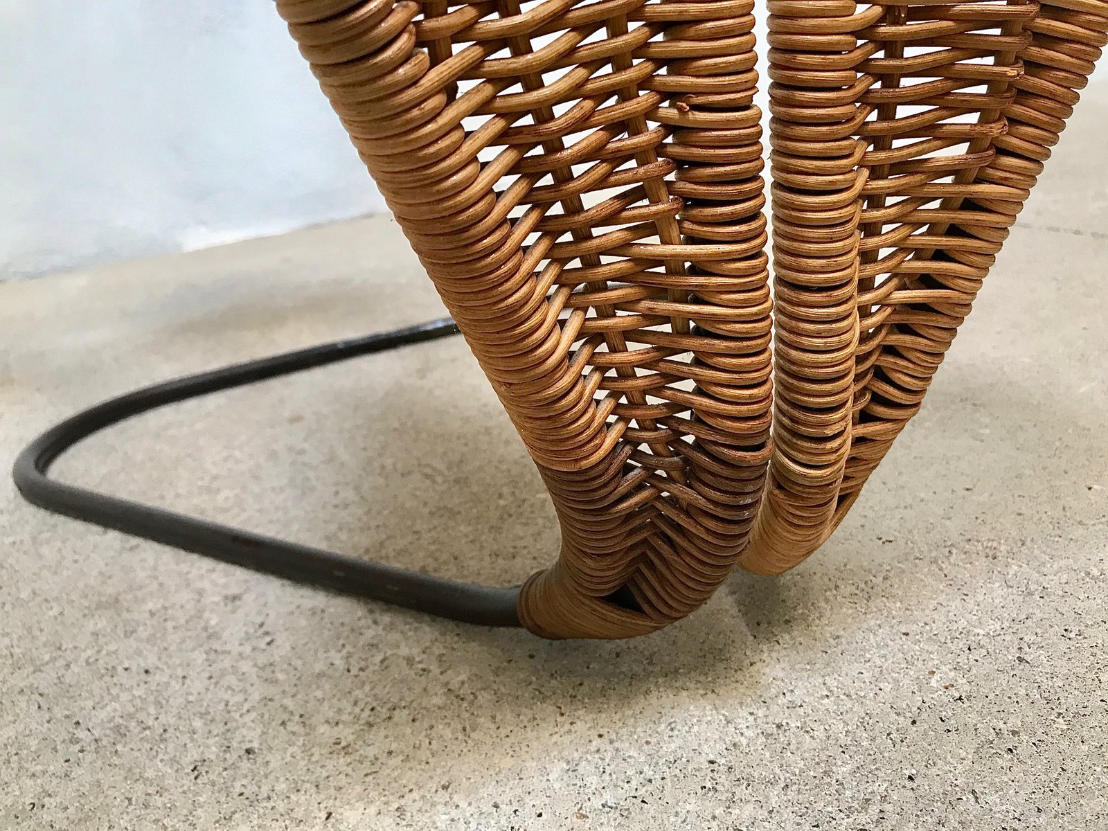 Ausziehbarer italienischer Freischwinger Stuhl aus Korbgeflecht & Stahl