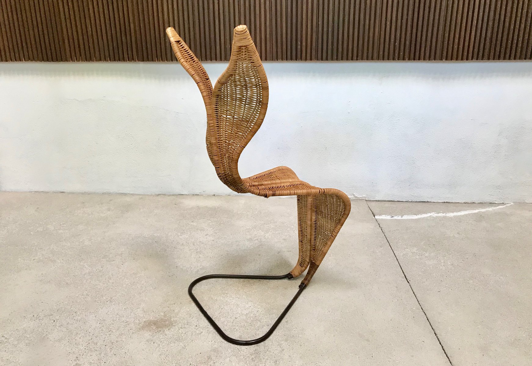 Ausziehbarer italienischer Freischwinger Stuhl aus Korbgeflecht & Stahl