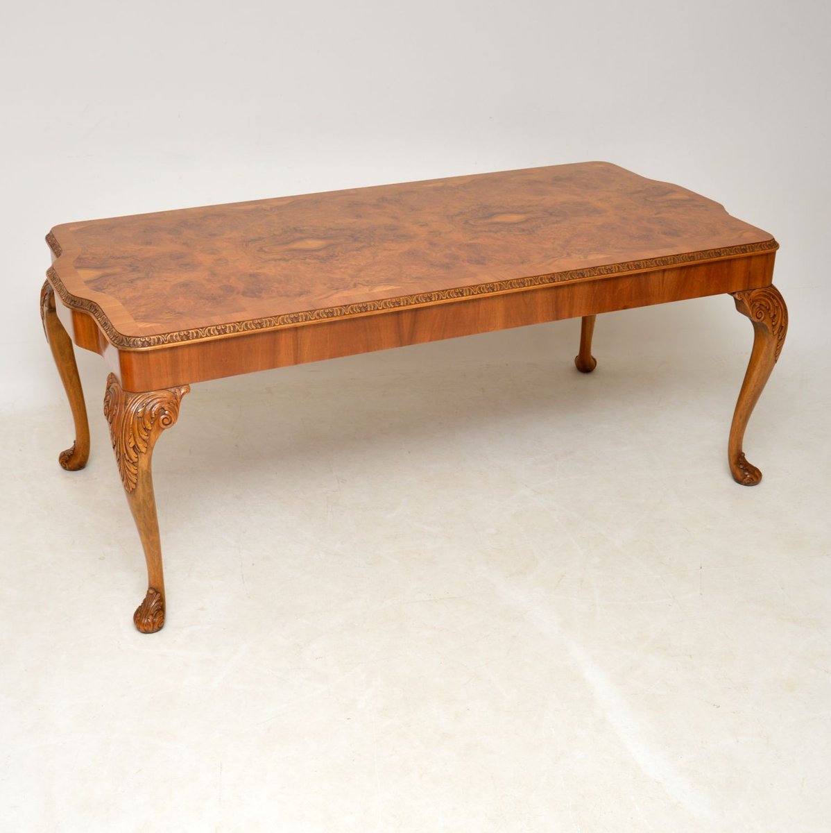 Queen Anne Wurzelholz Esstisch & Stühle aus Nussholz, 1930er, 9er Set