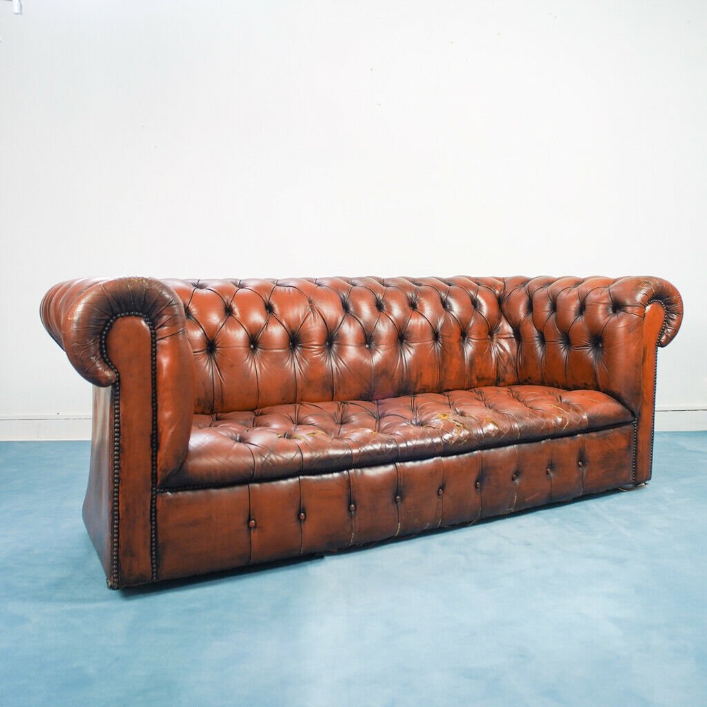 Englisches Vintage Chester Capitonne Sofa aus Leder ...