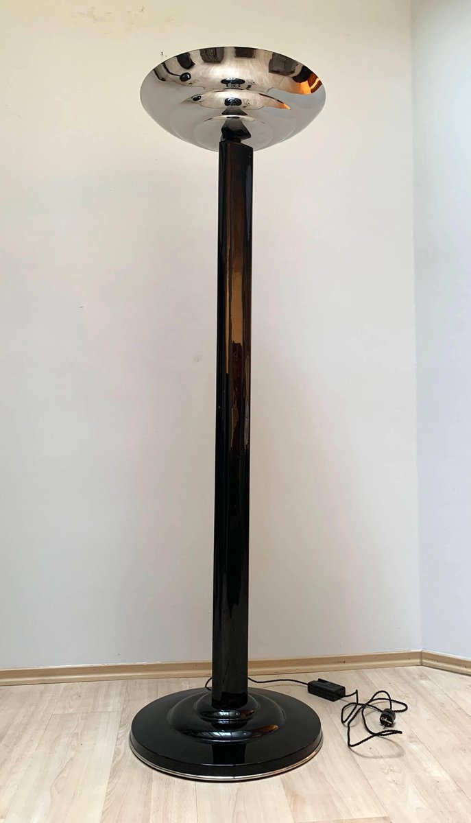 Art Deco Stehlampe aus schwarzem Lack und Nickel, Frankreich, 1930er