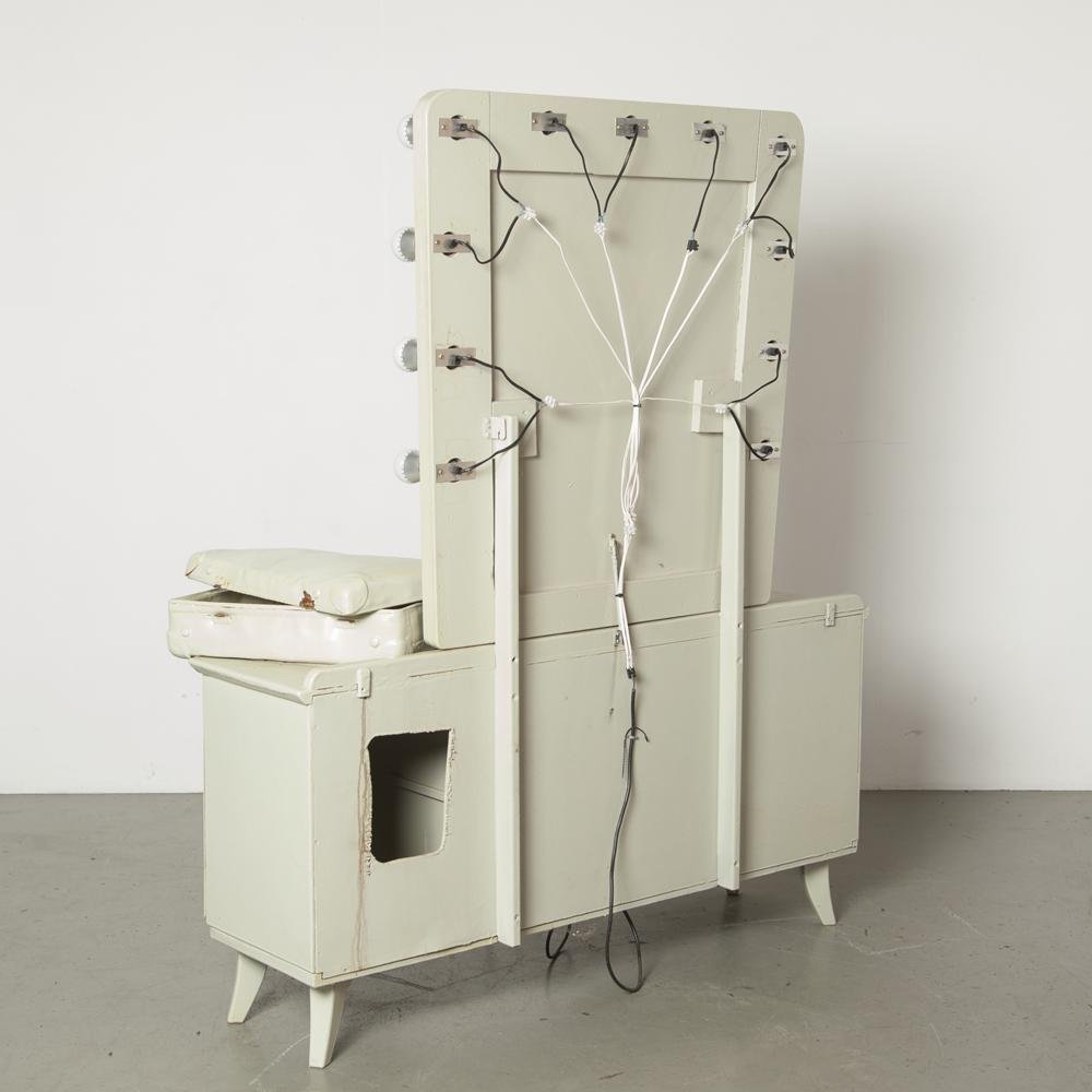 Tocador con espejo iluminado en venta en Pamono