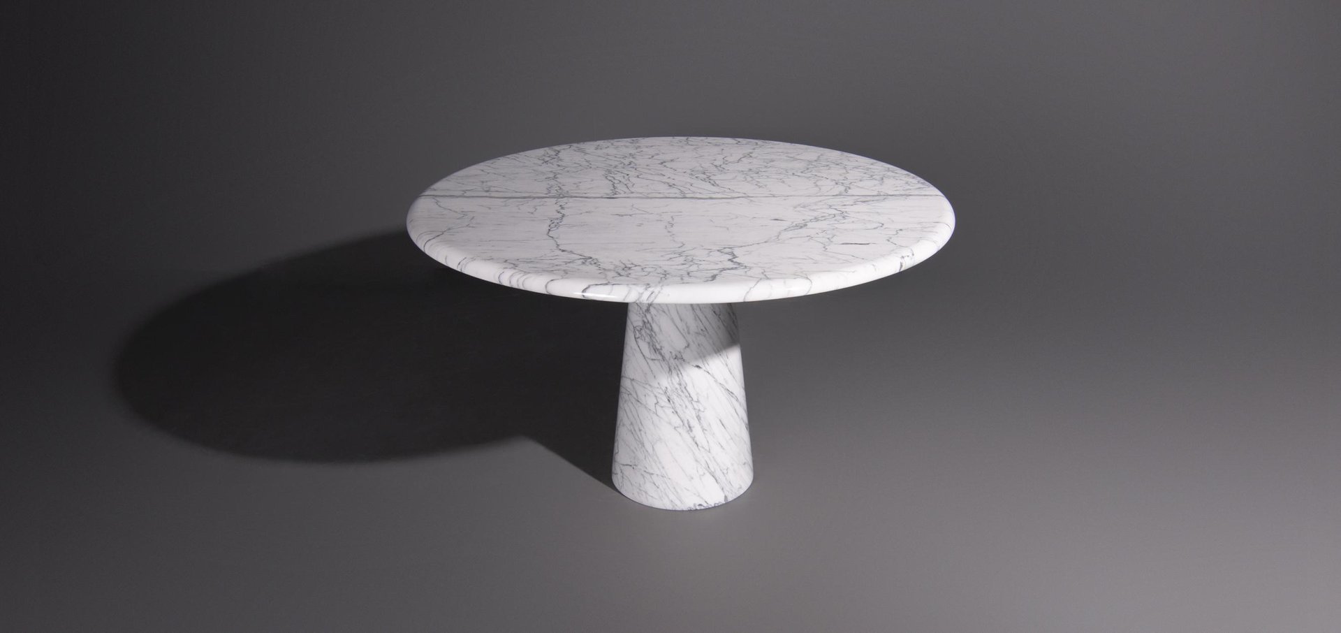 Runder Esstisch aus Carrara Marmor, 1970er bei Pamono kaufen