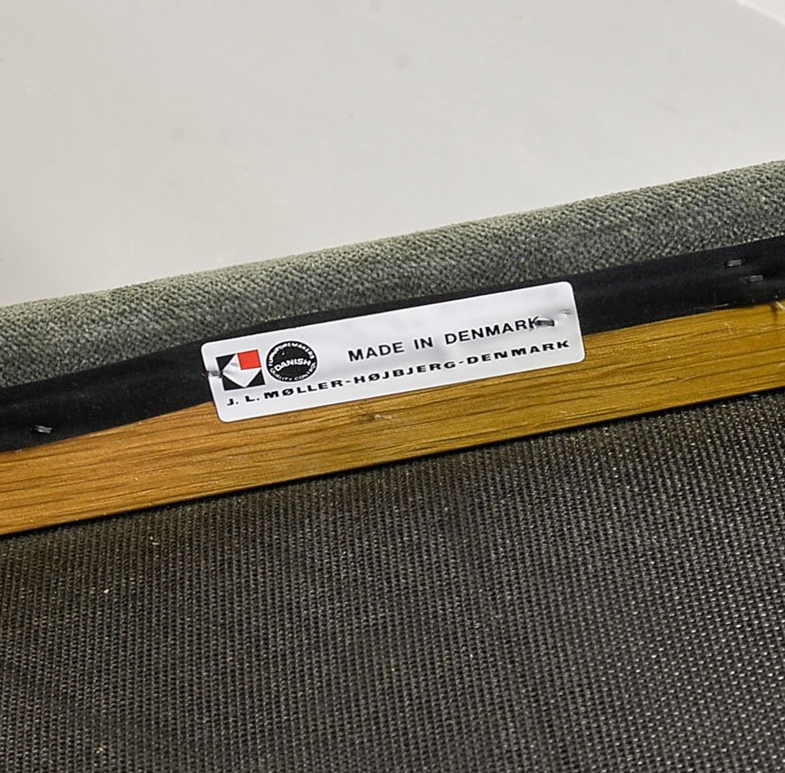 Dänische Modell 84 Esszimmerstühle aus Samt und Grauem Samt von Niels