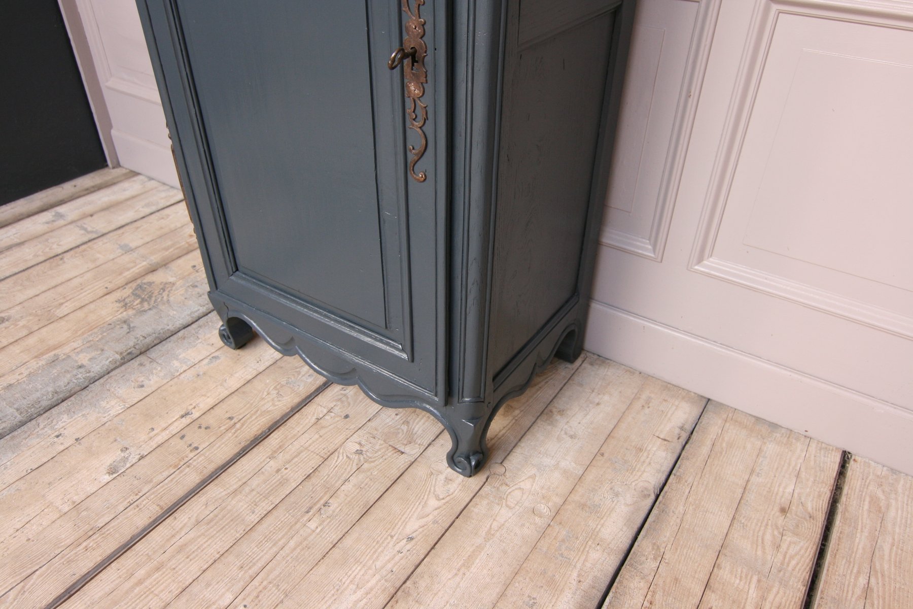 Kleiner Antiker Speisekammer Schrank bei Pamono kaufen