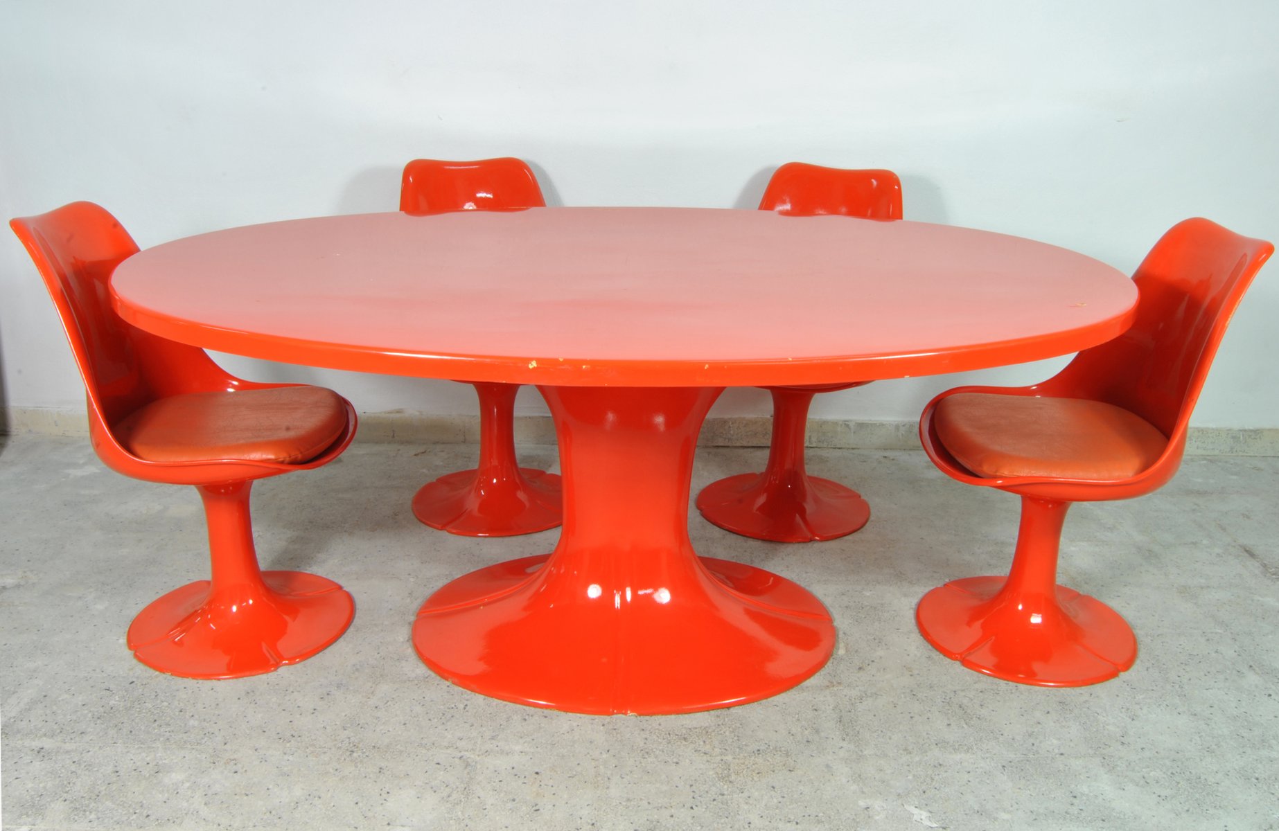 TRDST french oval dining table chairs set in fiberglass 1970s WFB