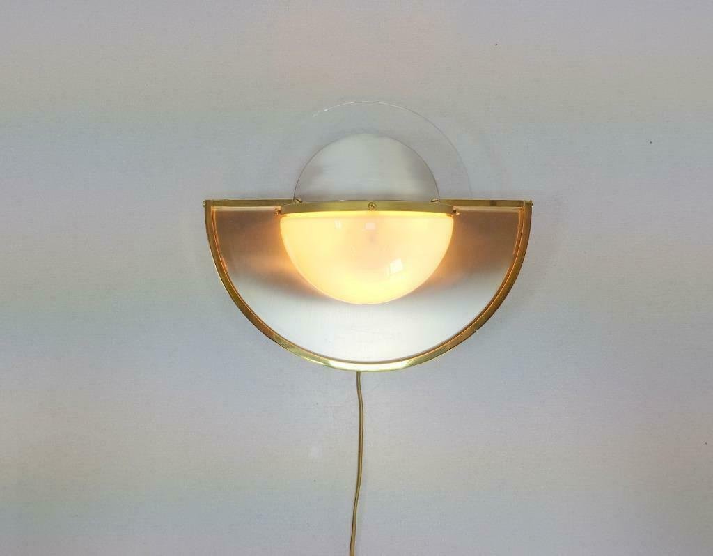 Applique Murale Vintage en Verre Laiteux, Lucite et Laiton de WKR
