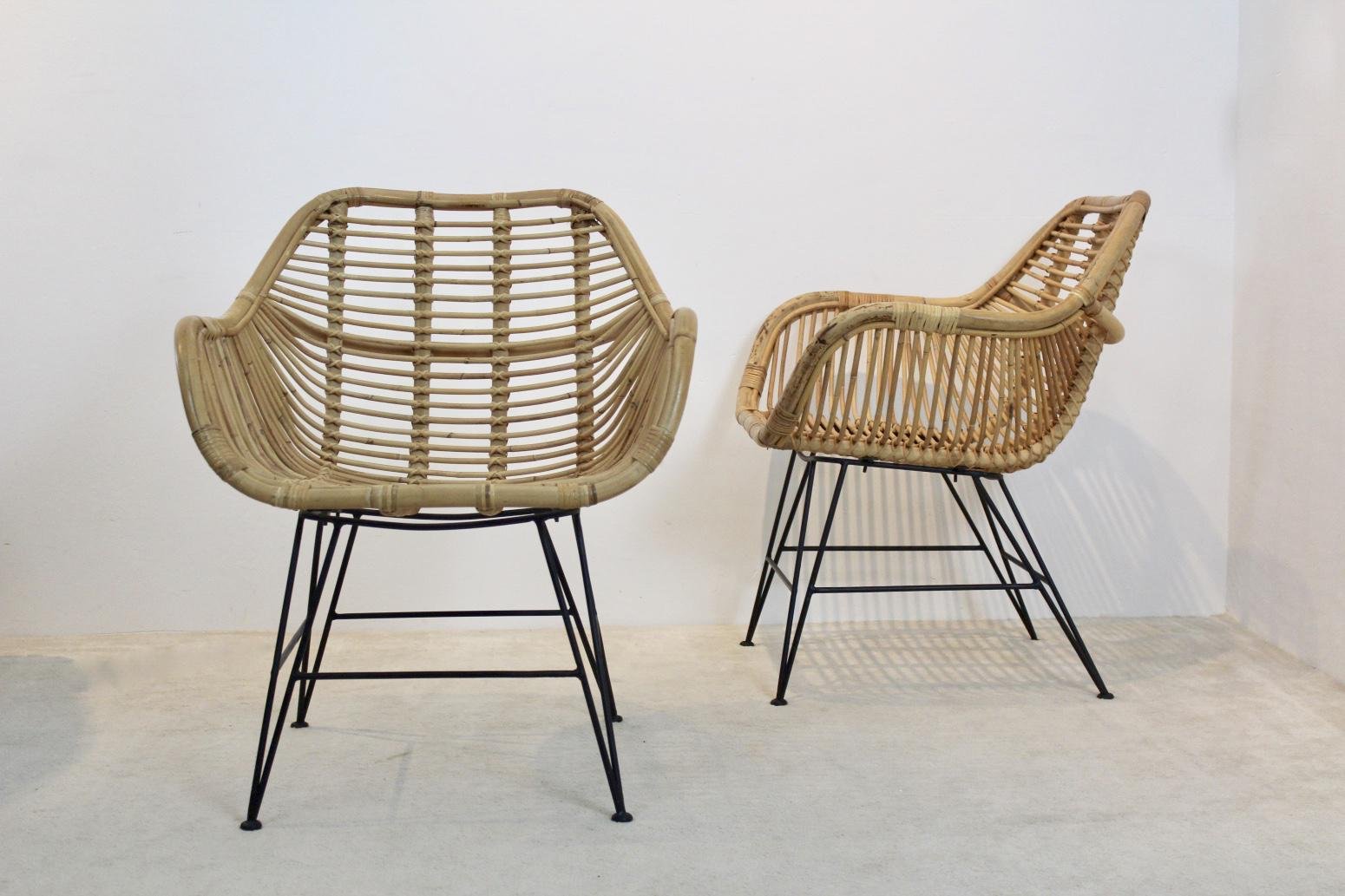 Niederländische Stühle aus Korbgeflecht & Stahl, 2er Set bei Pamono kaufen
