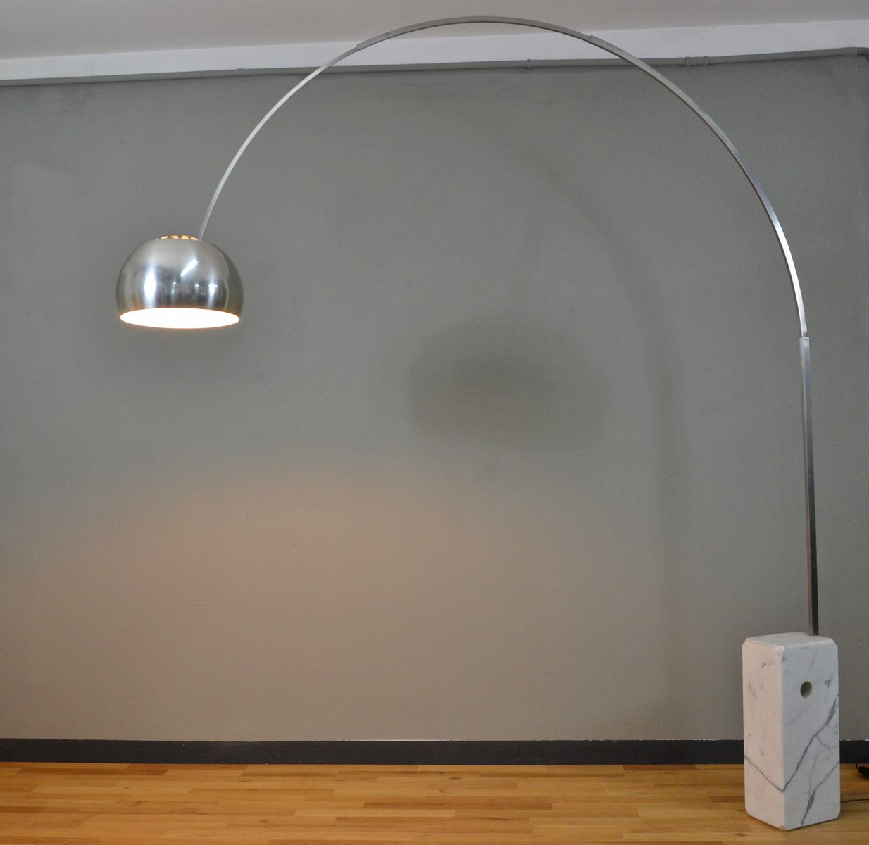 Lampadaire Arco par Achille & Pier Castiglioni pour Flos