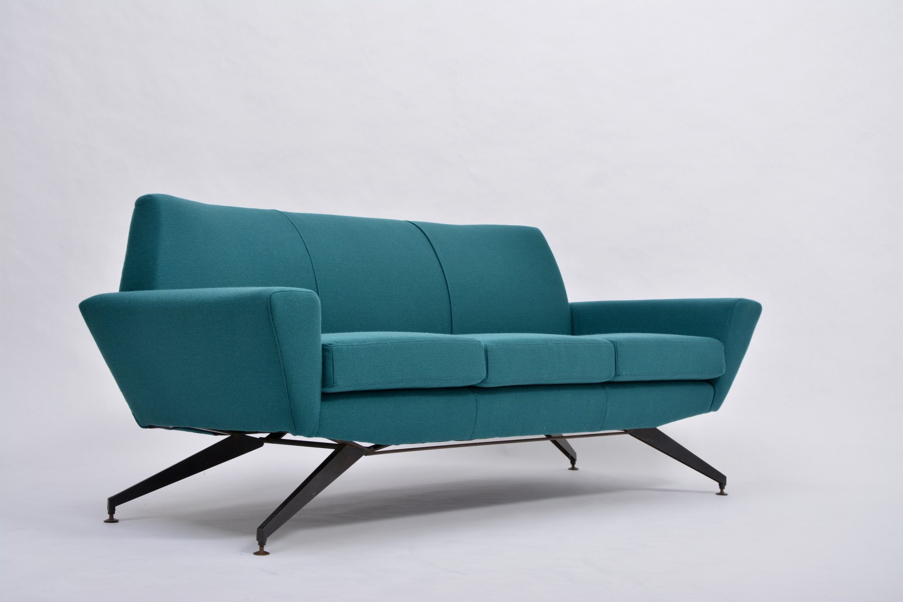 Sofa Mit Metallgestell