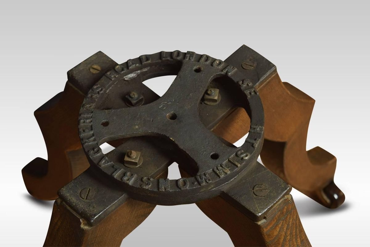 Silla de escritorio giratoria de capitán de roble antigua en venta en