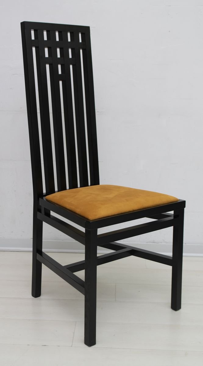 Sillas de comedor de respaldo alto de madera lacada en negro, 1979