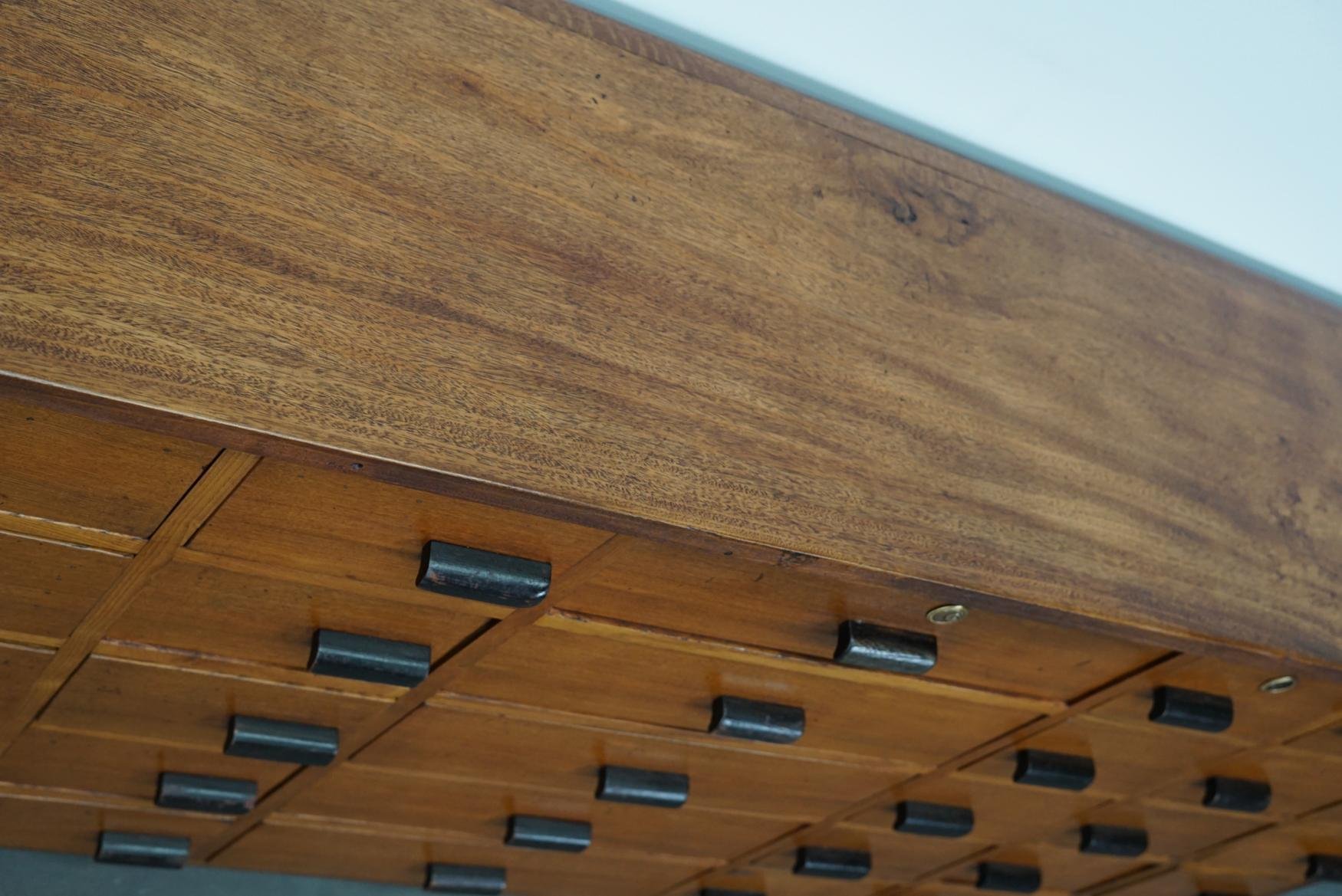 Großer Deutscher Kiefernholz oder Eichenholz Apothekerschrank, 1940er