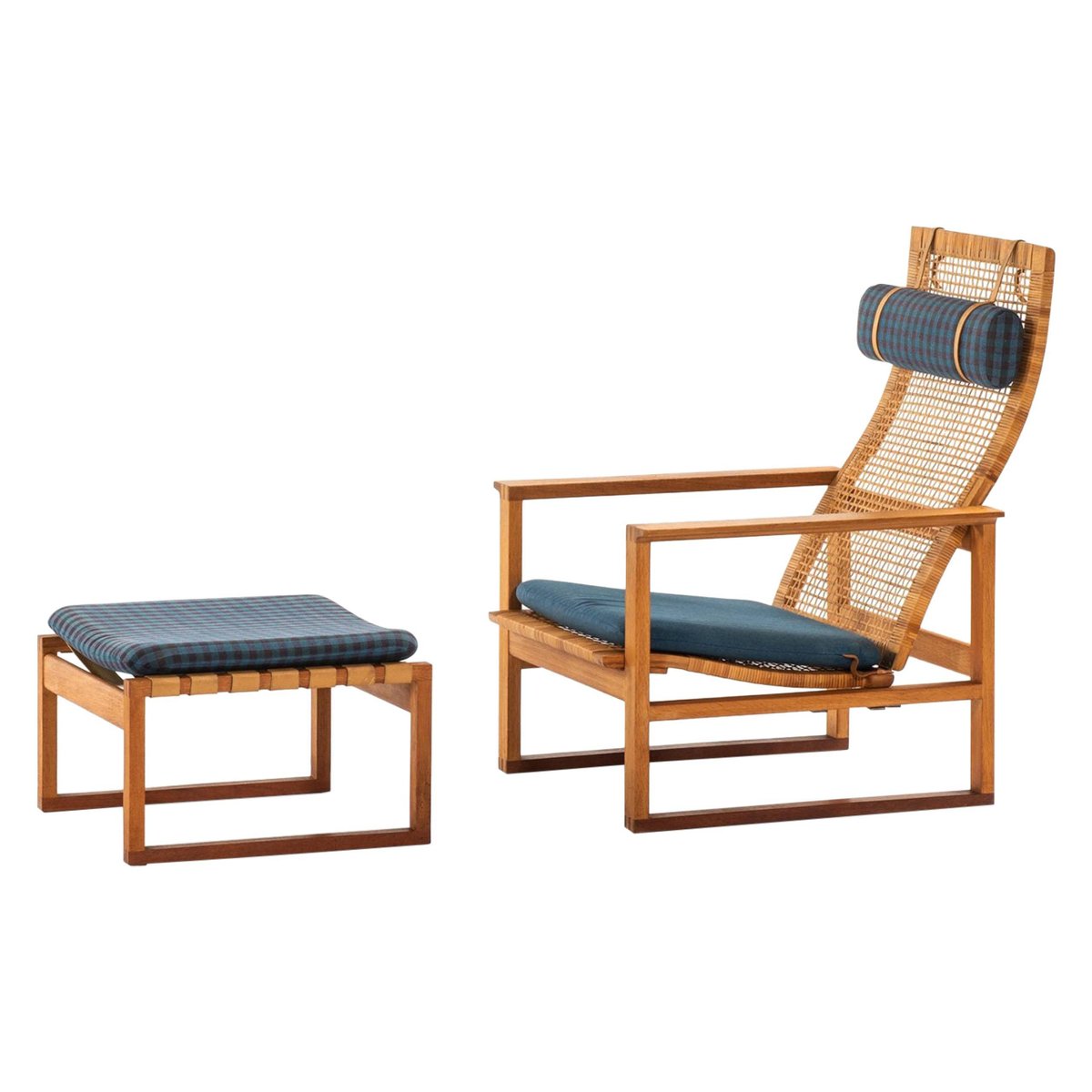 Bm 2254 Easy Chair With Stool By Borge Mogensen For Fredericia Furniture 1950s Set Of 2 For Sale At Pamono