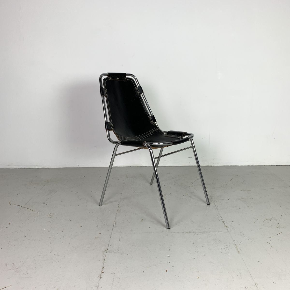 상단노출 black leather les arcs chair by charlotte perriand 1970s BX-778932