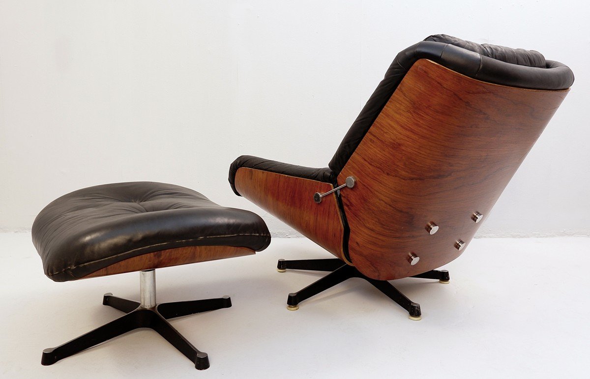 Sillón y otomana de cuero negro, años 70. Juego de 2 en venta en Pamono