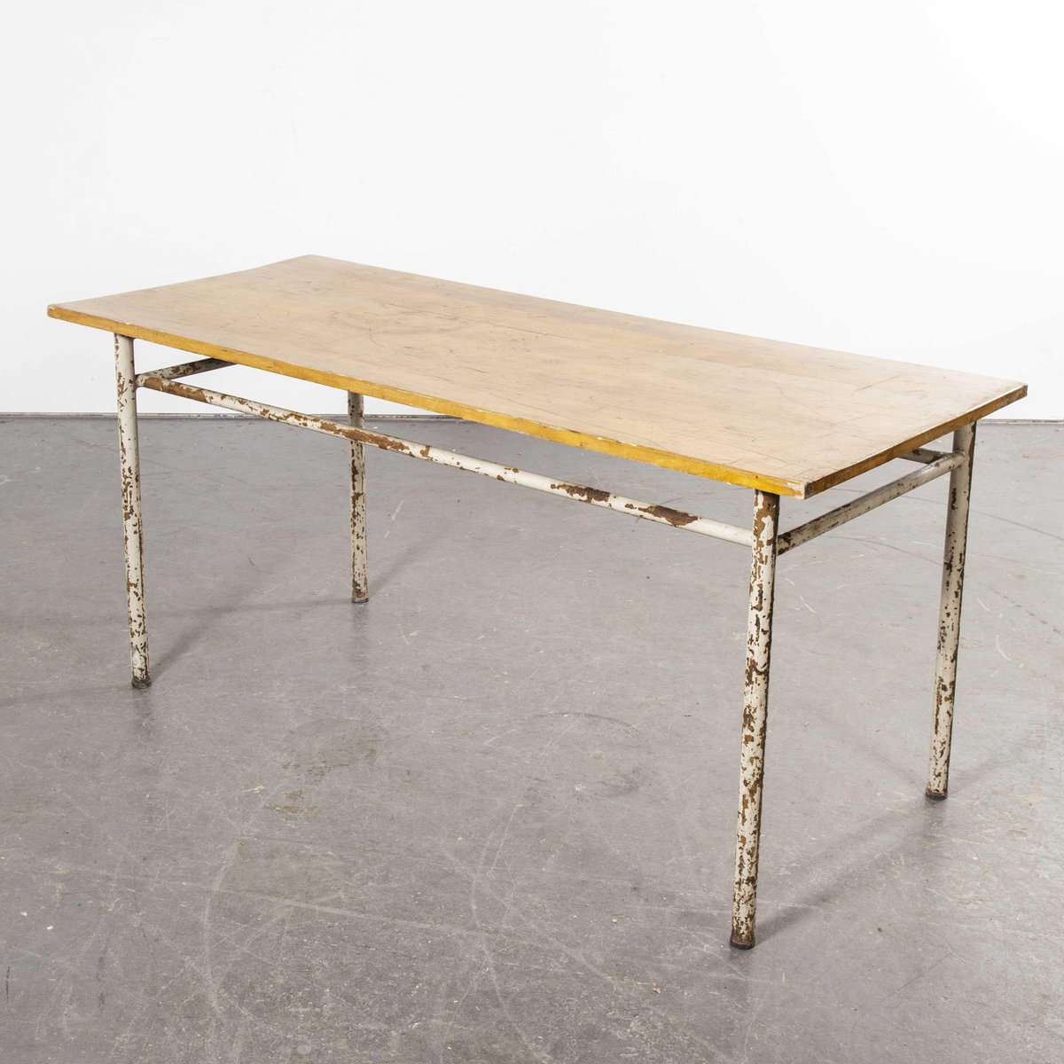 Franzosischer Industrieller Rechteckiger Esszimmertisch Mit Metallgestell 1950er Bei Pamono Kaufen
