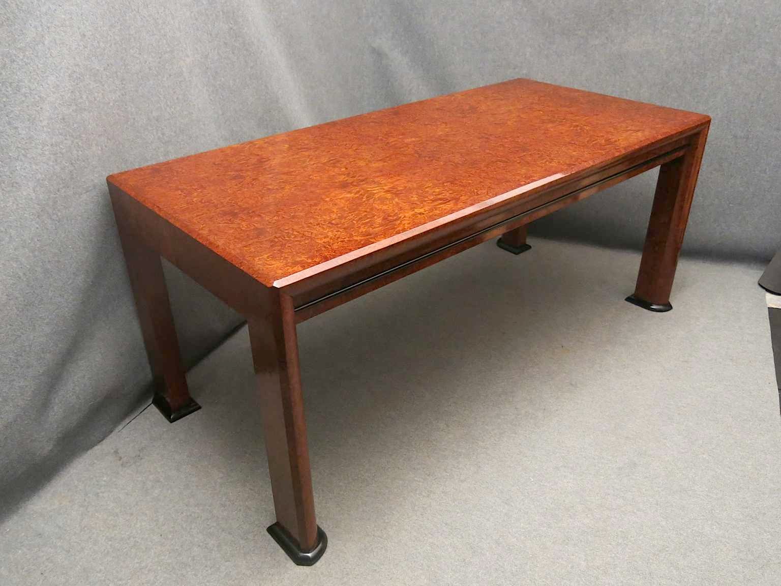 Italian Art Deco Dining Table for sale at Pamono