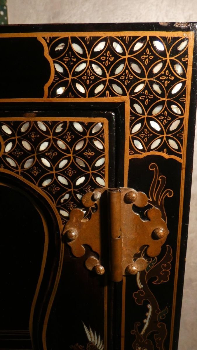 Aparador chino lacado en negro en venta en Pamono