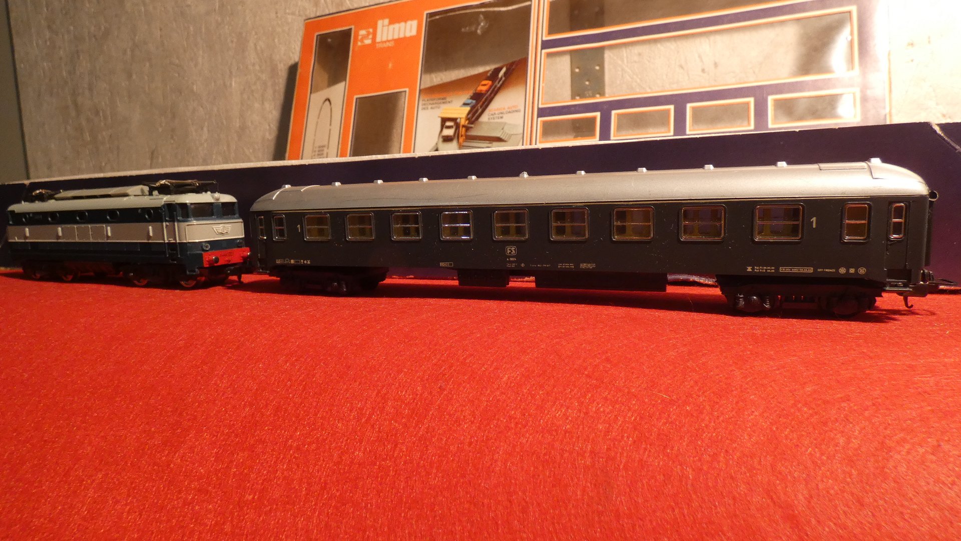 FS E.444.001 & Deutsche Bahn Euro Schlaf und Essgarnitur von Lima, 1980er, 10er Set