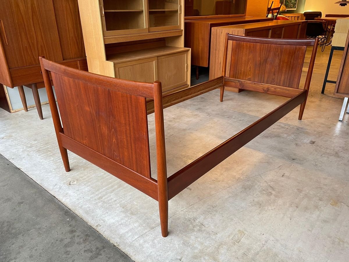 Dänisches Mid-Century Teak Bett, 1960er bei Pamono kaufen
