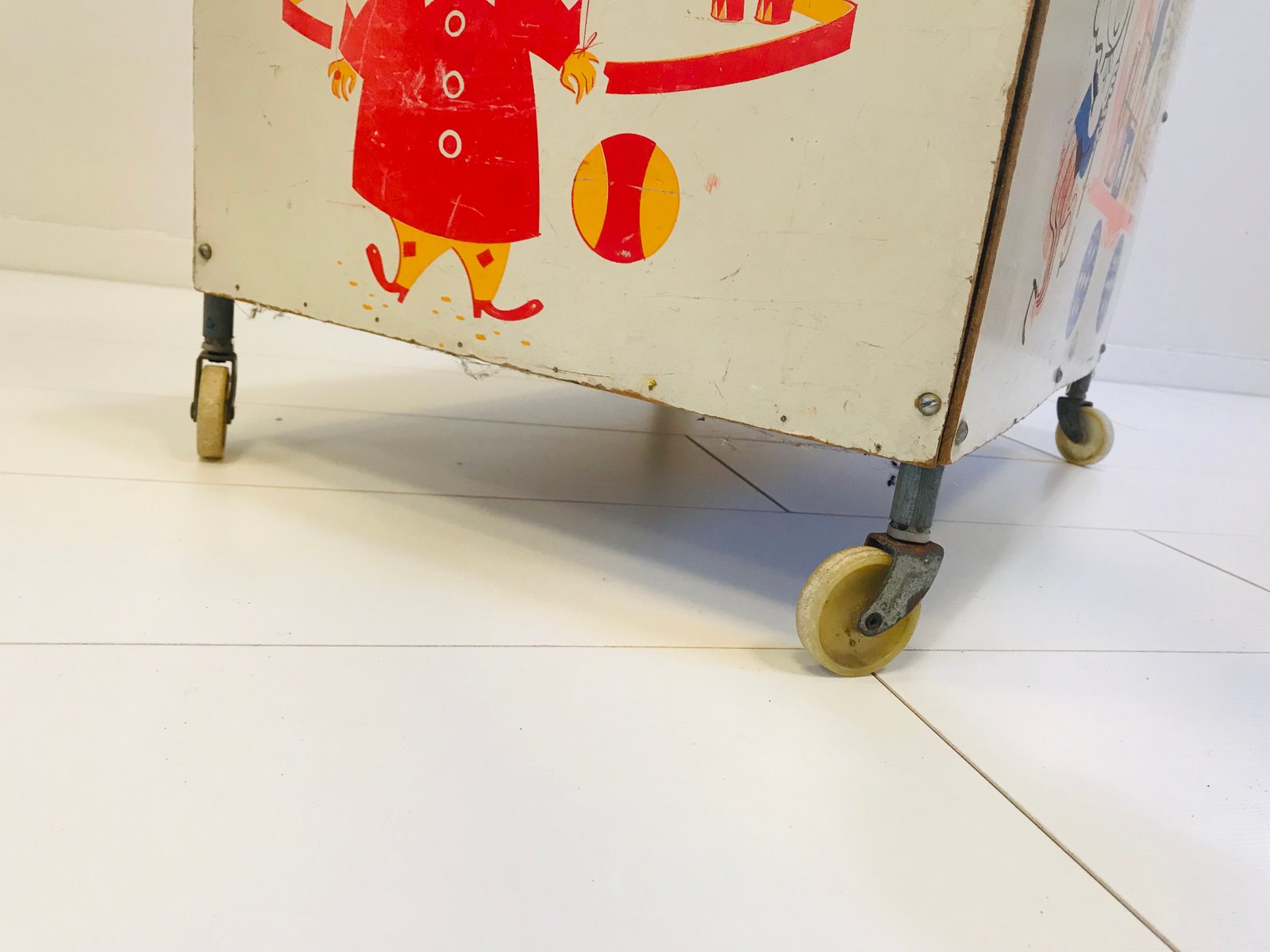 Vintage Toteatoy Toy box on Wheels, 1970s for sale at Pamono