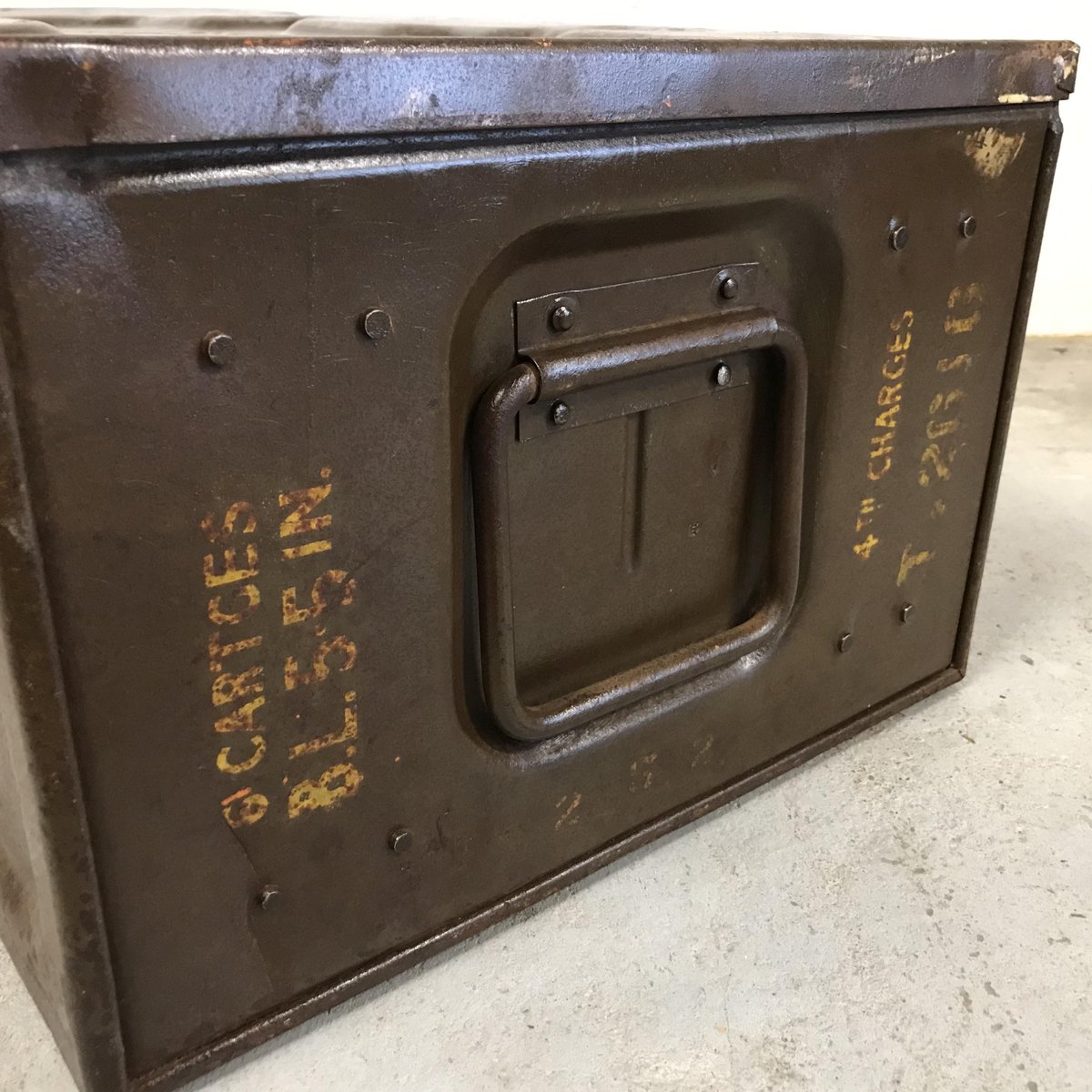 Army Chest for sale at Pamono