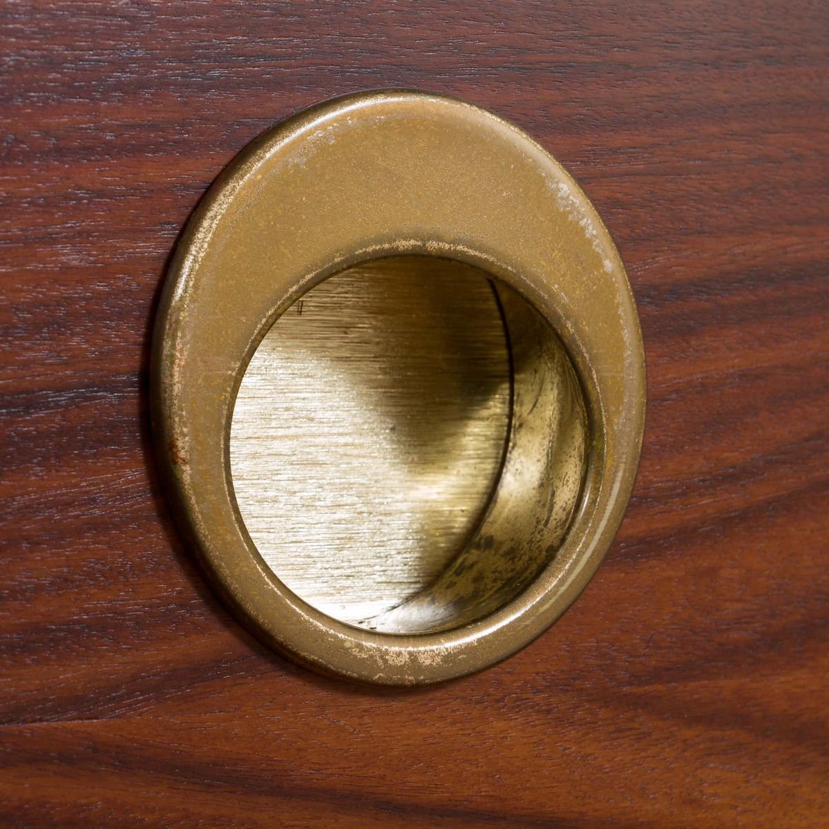 Aparador danés minimalista de palisandro con puertas correderas, años