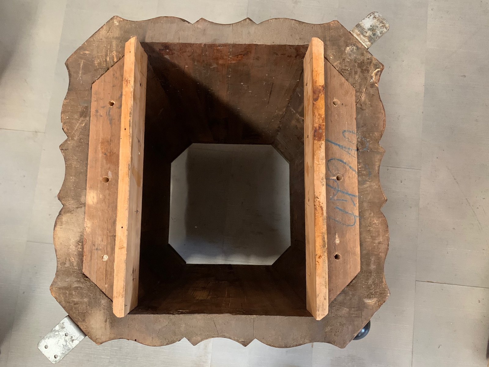 Art Deco Esstisch aus geschnitztem Wurzelholz, 1930er bei Pamono kaufen