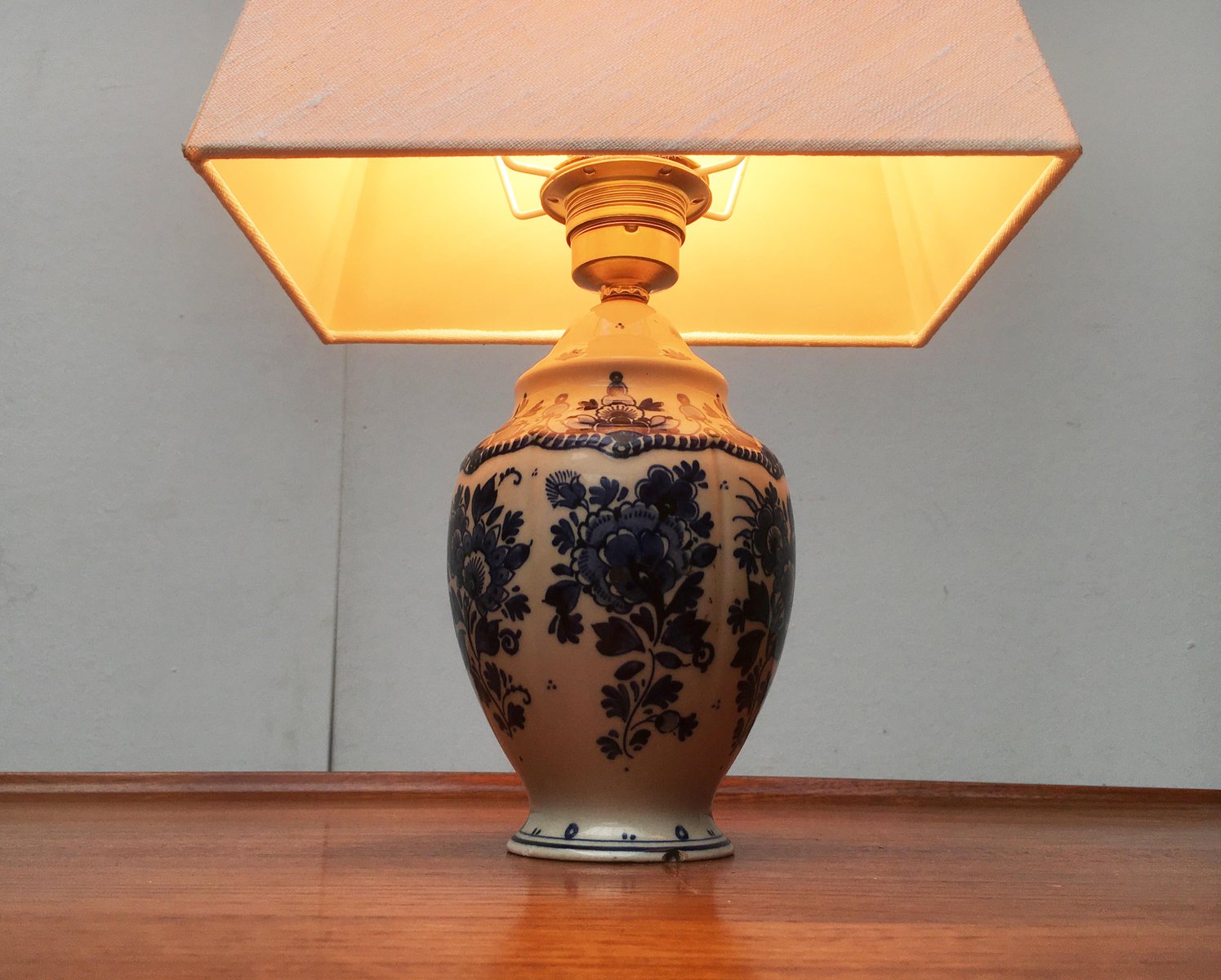 Vintage Dutch Delft Blue Table Lamp from Zenith, Gouda for sale at Pamono