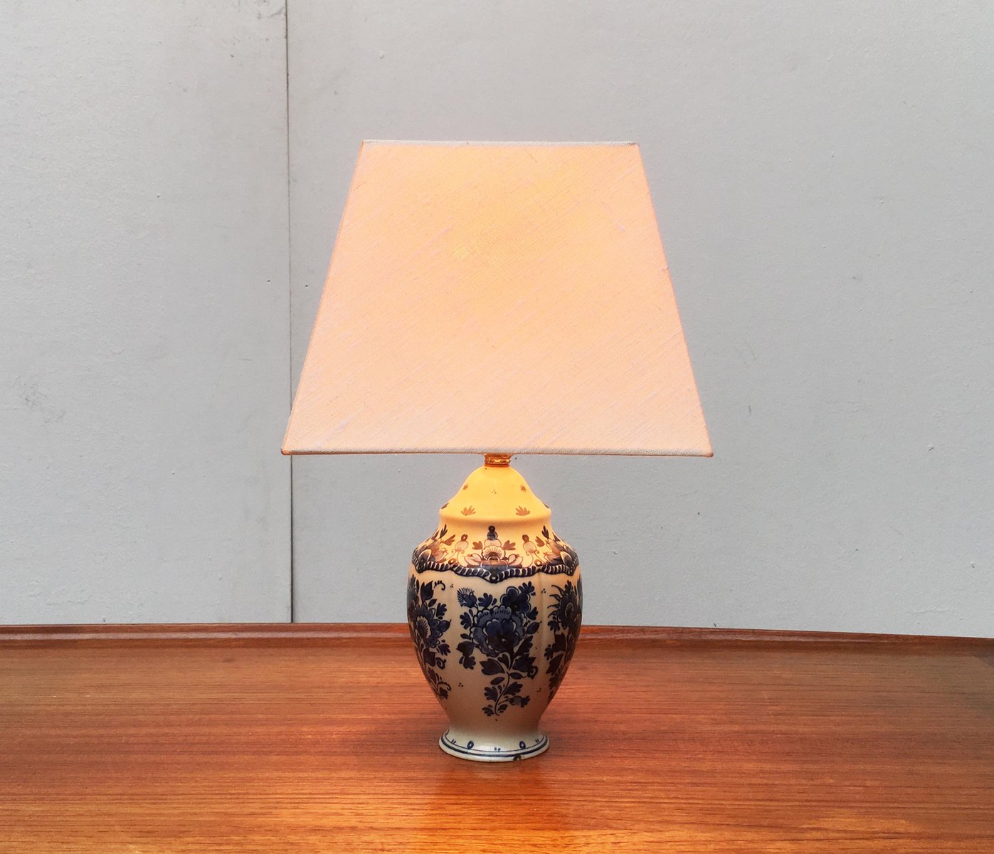 Vintage Dutch Delft Blue Table Lamp from Zenith, Gouda for sale at Pamono