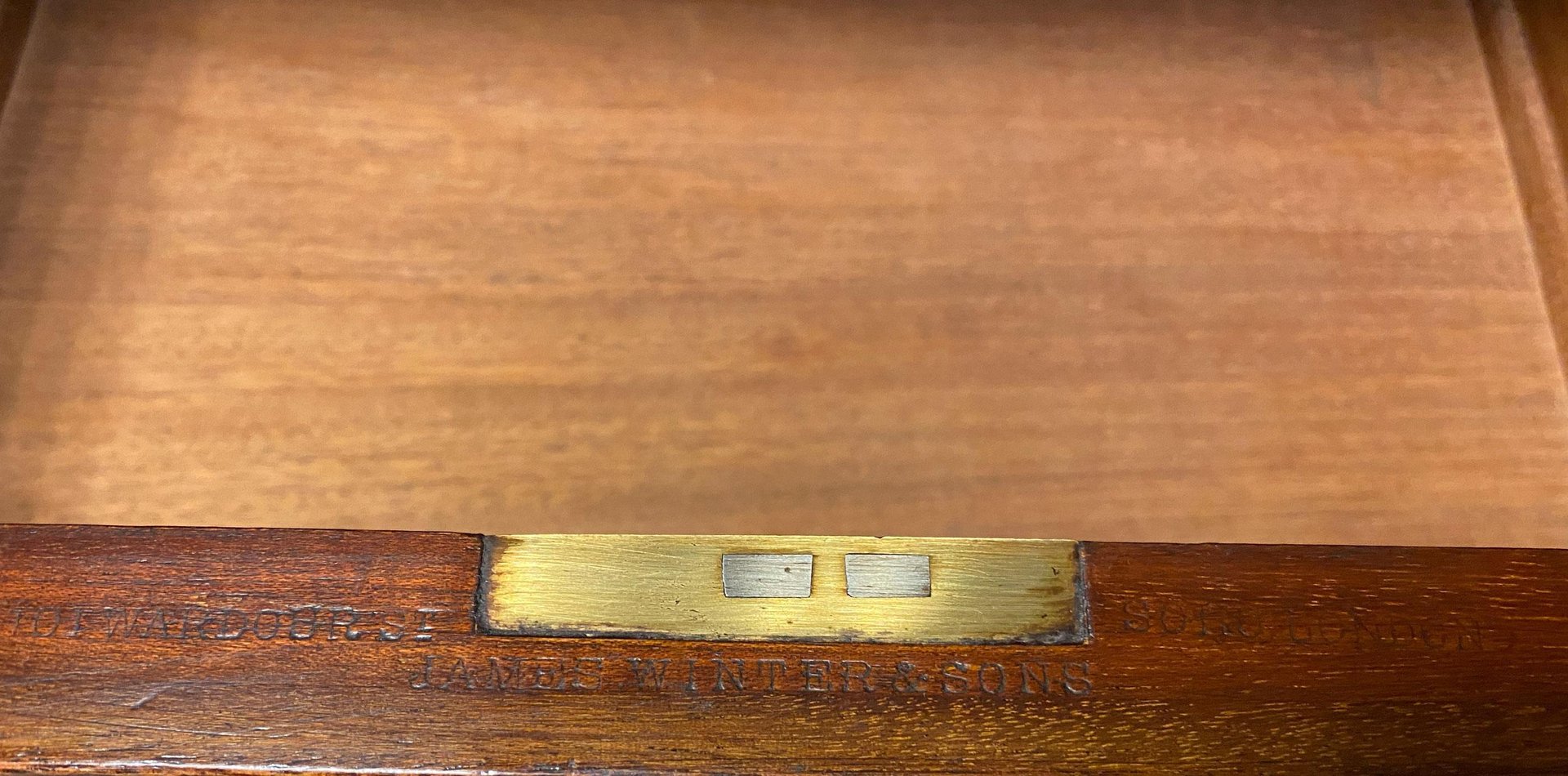 Niedriger Wäscheschrank aus Mahagoni bei Pamono kaufen