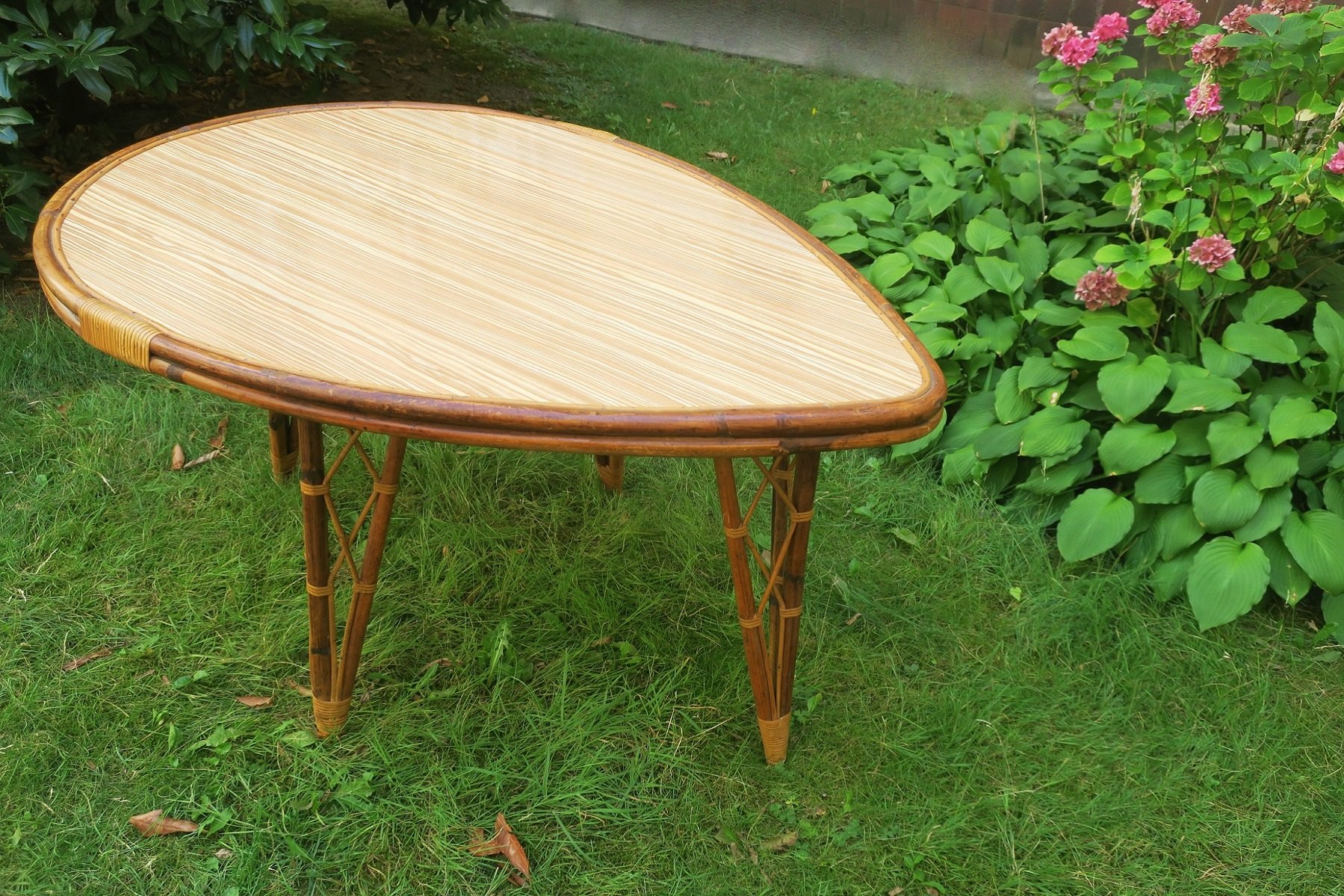 Mid-Century Garten- oder Terrassentisch aus Bambus, 1960er bei Pamono