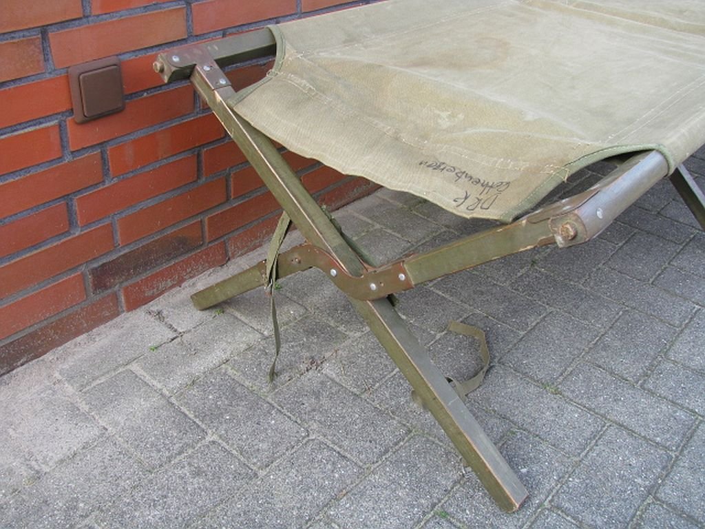 Olive Military Folding Bed, 1950s for sale at Pamono