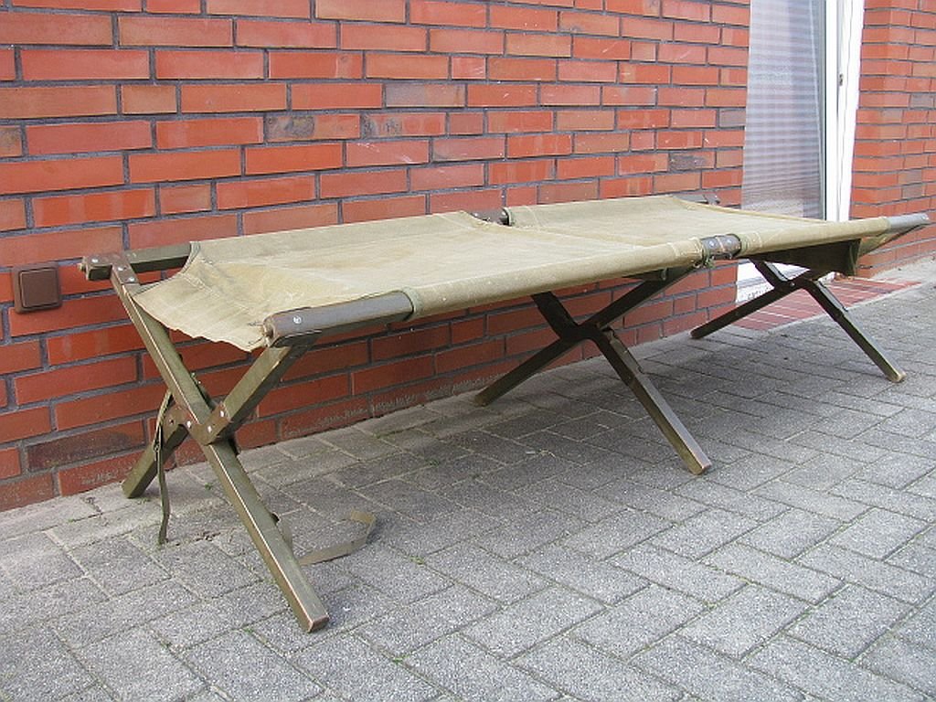Olive Military Folding Bed, 1950s for sale at Pamono