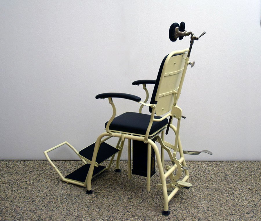 Italian Metal Adjustable Dentist's Chair, 1940s for sale at Pamono