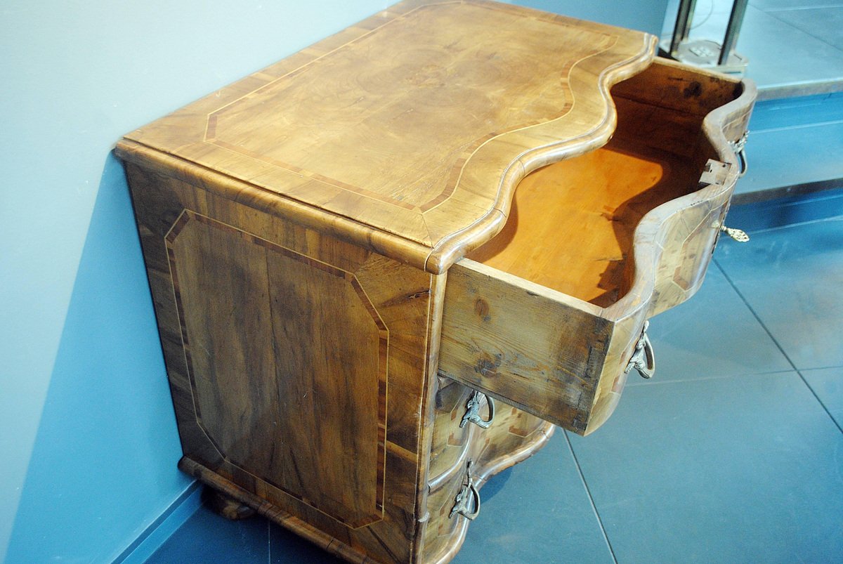 18th Century German Baroque Chest of Drawers in Walnut for sale at Pamono