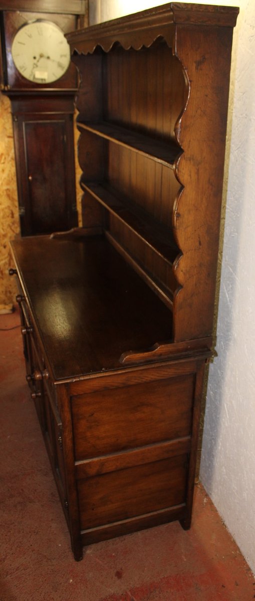 Geschnitzte Kommode aus Goldener Eiche mit Vitrine, 1960er bei Pamono