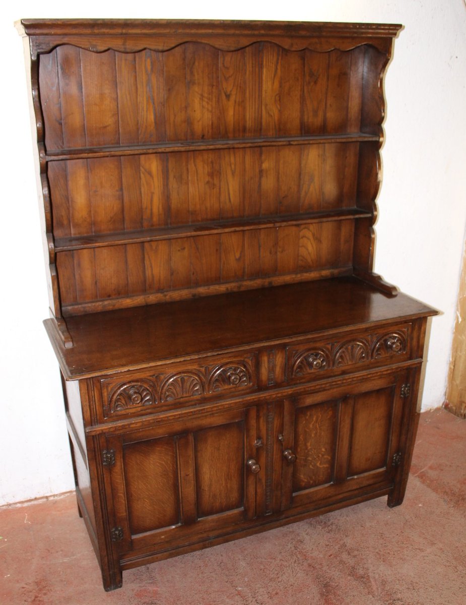 Geschnitzte Kommode aus Goldener Eiche mit Vitrine, 1960er bei Pamono